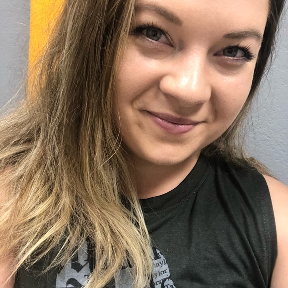 Meet your Posher, Kait - Picture 2 of 5